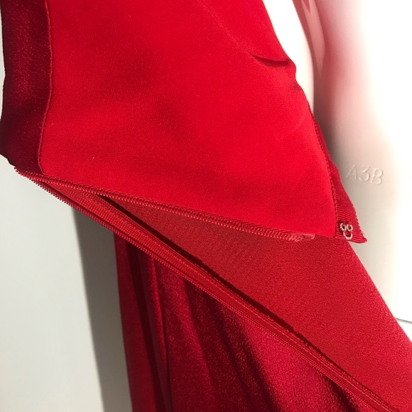 Sold VALENTINO Crepe one shoulder gown dress - Picture 11 of 13